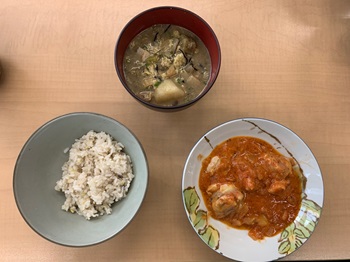 鶏肉のトマトチーズ煮
