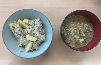 タケノコご飯と味噌汁