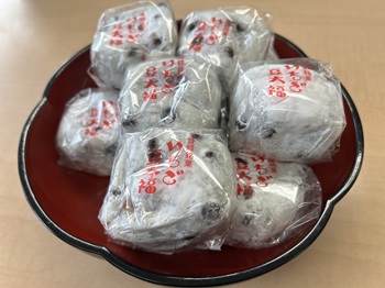 「大角玉屋のいちご豆大福」