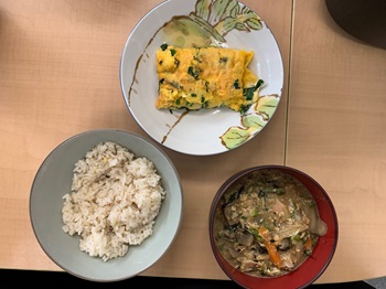 お餅とニラとチーズの玉子焼き
